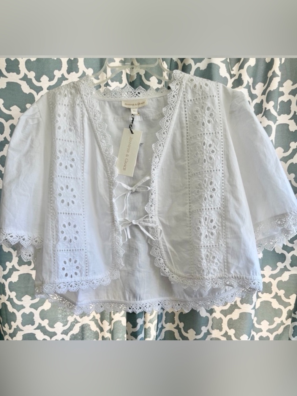 Jennifer & Grace Size XL White Eyelet Lace Tie-Front Top NWT! 🌷